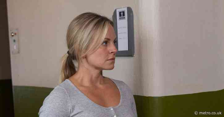 Coronation Street’s Sarah prepares seriously violent act