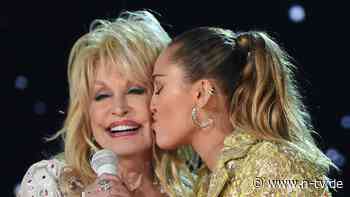 "Engel an meiner Seite" : Miley Cyrus nimmt Abschied von Patentante Dolly Parton 