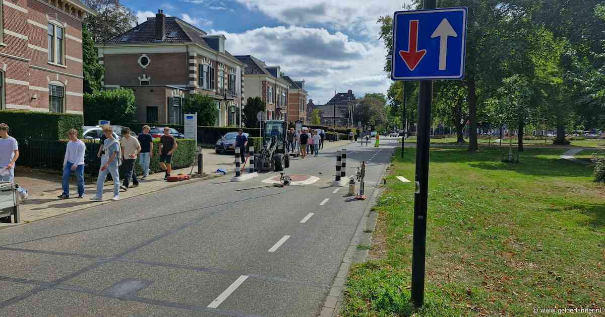 Verkeersaso’s teisteren het centrum van deze stad: nu ligt er plots een drempel