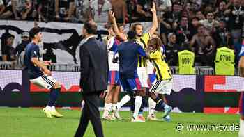 Mittelfinger und Handgemenge: Ex-Herthaner löst Rieseneklat in Champions League aus