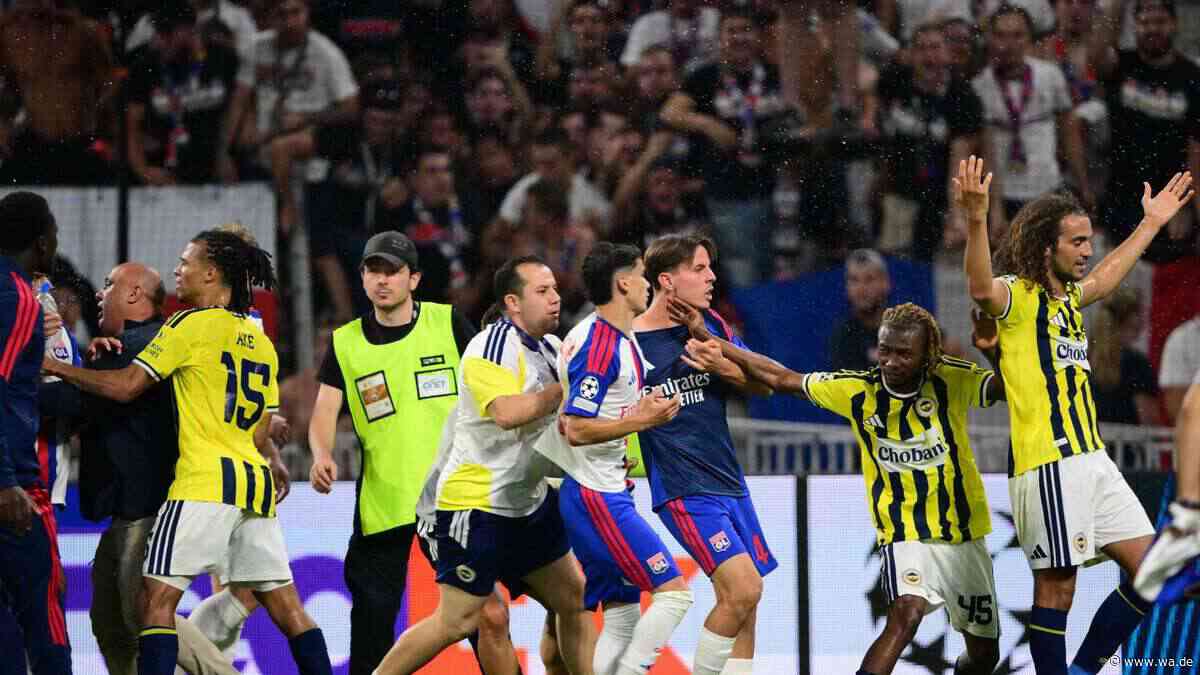 Skandal in Frankreich: Massenschlägerei im Spielertunnel nach Qualifikationsdrama