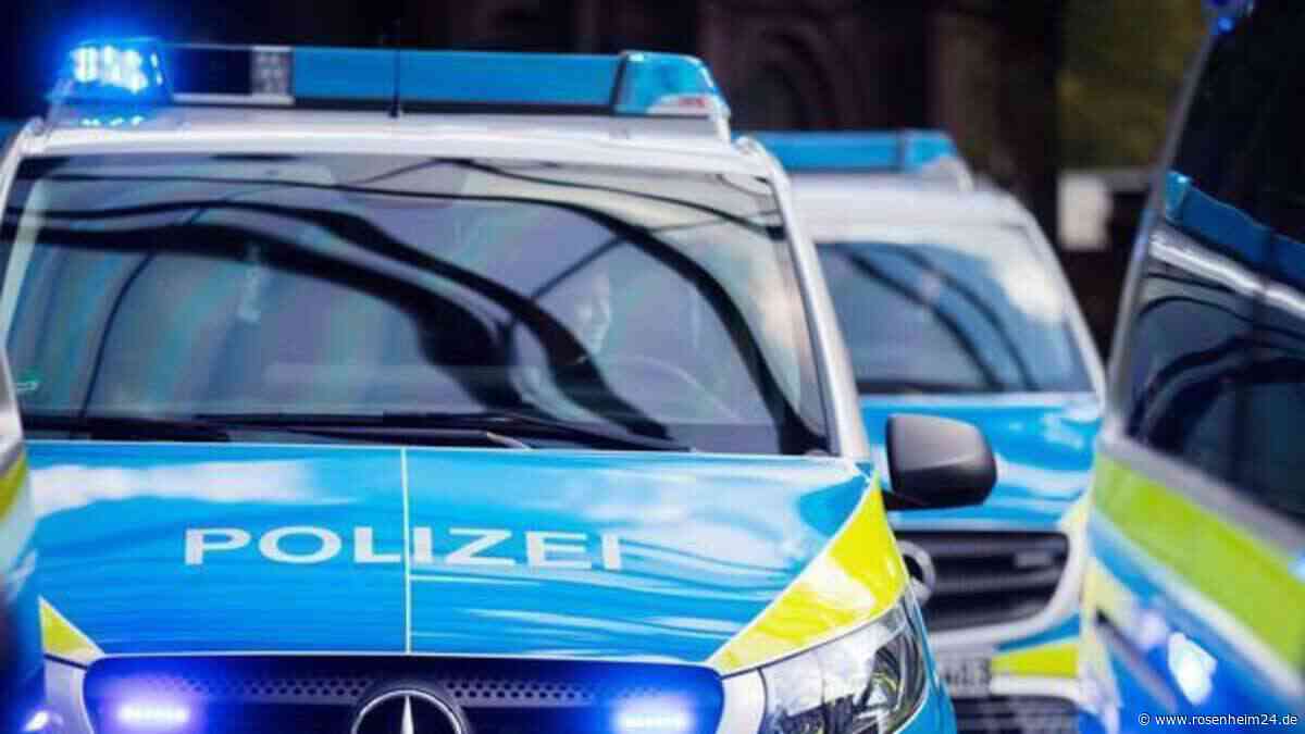 Großfahndung in Bayern: Mann (26) entkommt während Gefangenentransport aus Abschiebehaft