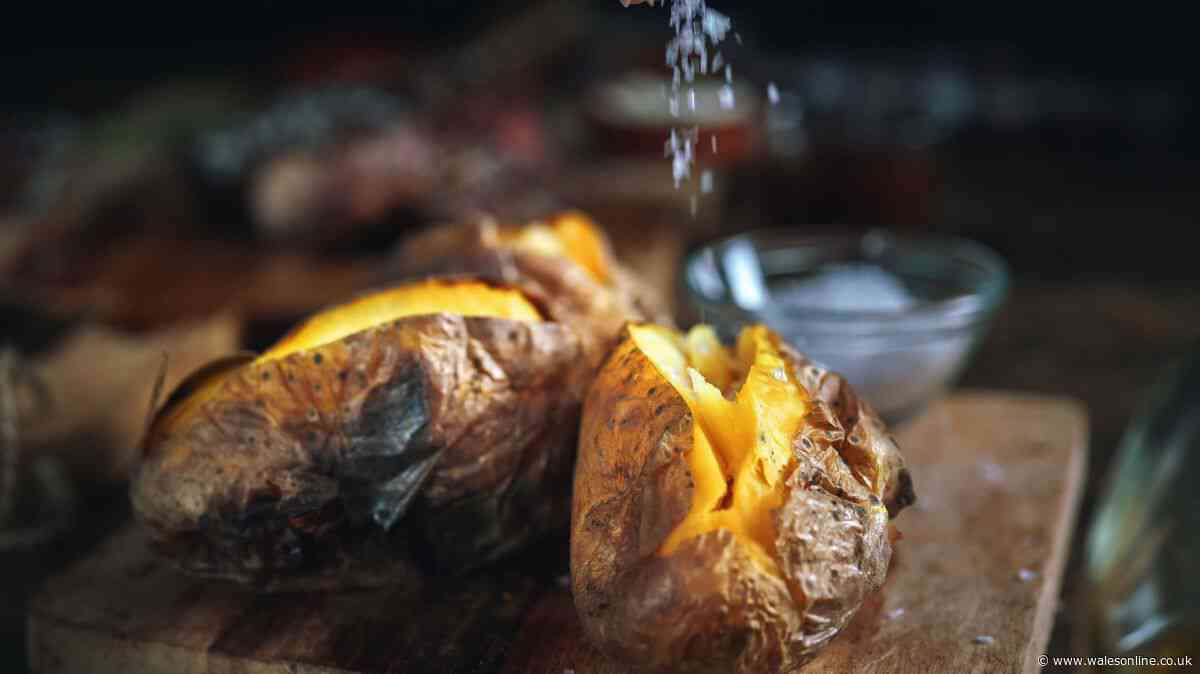 Baked potatoes will be crispier if you add 1 simple ingredient to the tray before cooking