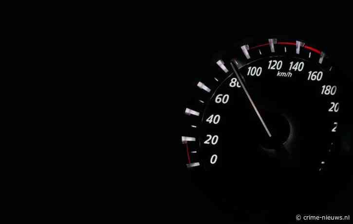 Automobilist rijdt na ruzie in café op groep in bij bushalte: twee doden en negen gewonden