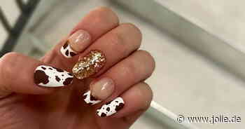 Nageltrend für den Herbst: Kuh-Nägel sind die coolste Maniküre für alle Cowgirls