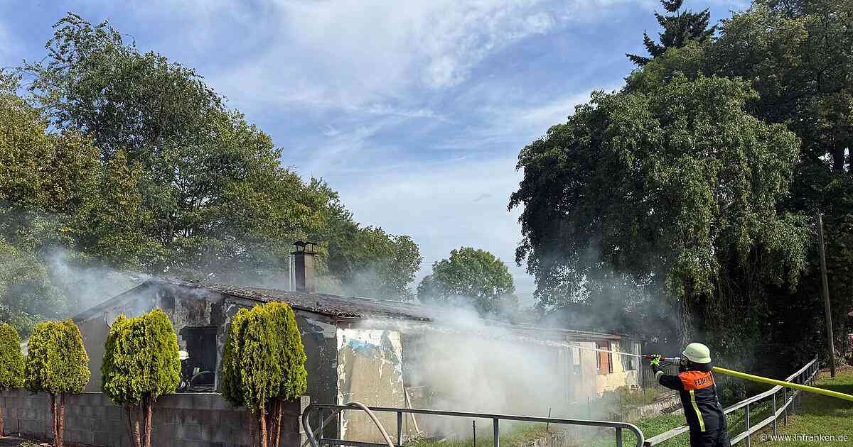 Oberhaid: Gebäude brennt - Bahnstrecke Bamberg-Haßfurt war gesperrt