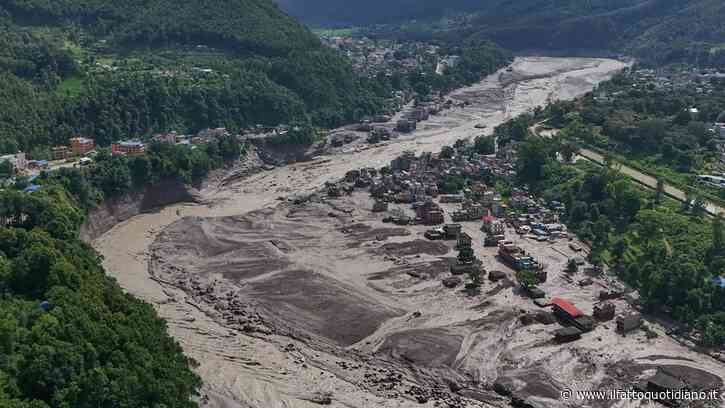 Alluvione in Nepal, ecco che cos’è il Glof: “Il crollo di un ghiacciaio è la possibile causa delle inondazioni”