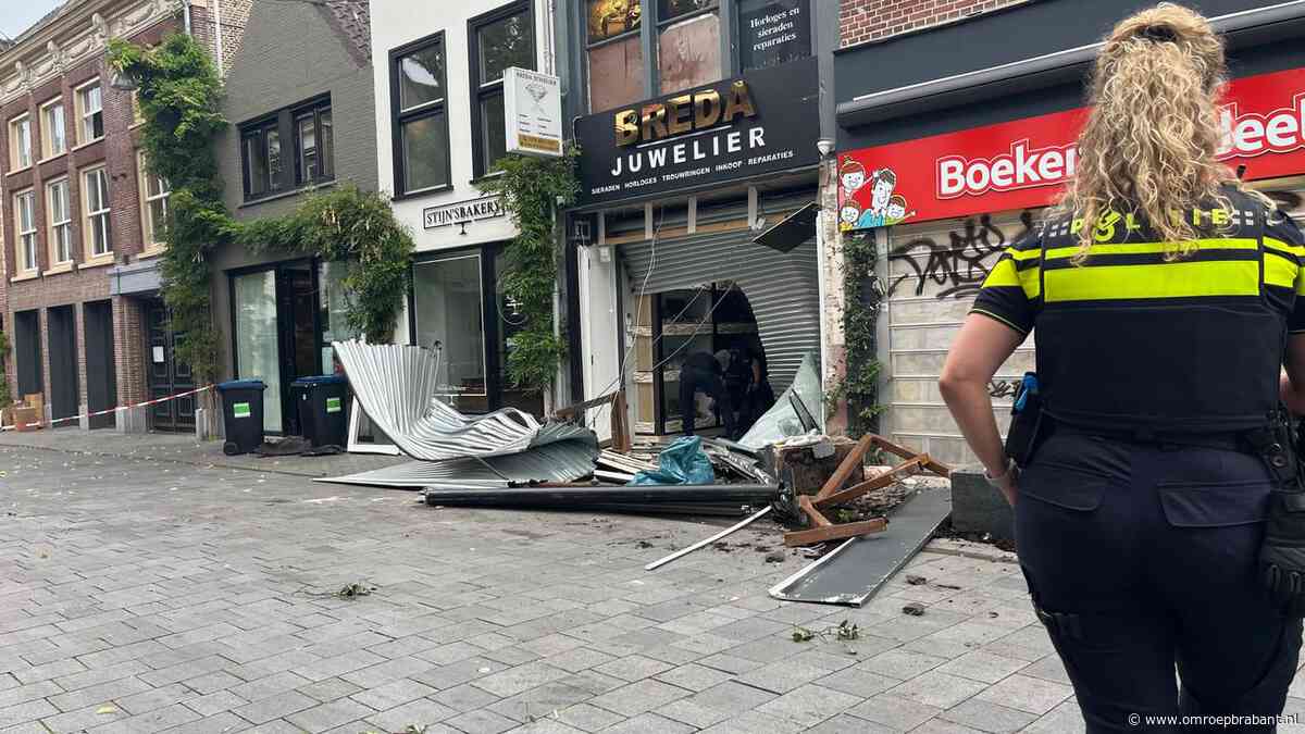 Ravage na ramkraak bij juwelier, daders kwamen met auto's door smalle steeg