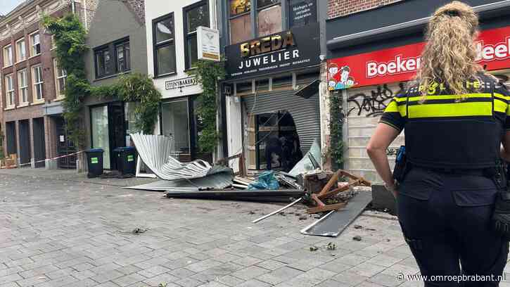 Ravage na ramkraak bij juwelier, daders kwamen met auto's door smalle steeg