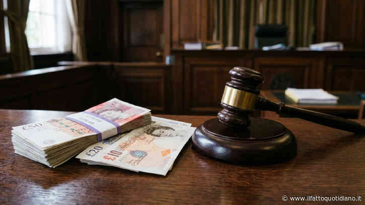 Ruba 58mila euro al padre malato e li spende in abbonamenti a siti per adulti, alcol e cibo da asporto: condannato a due anni di carcere