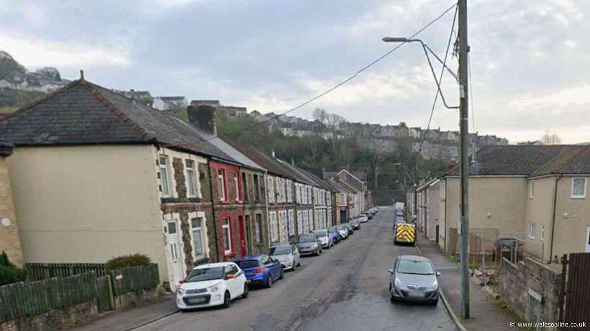 Armed police rush to scene of disturbance in Pontypridd