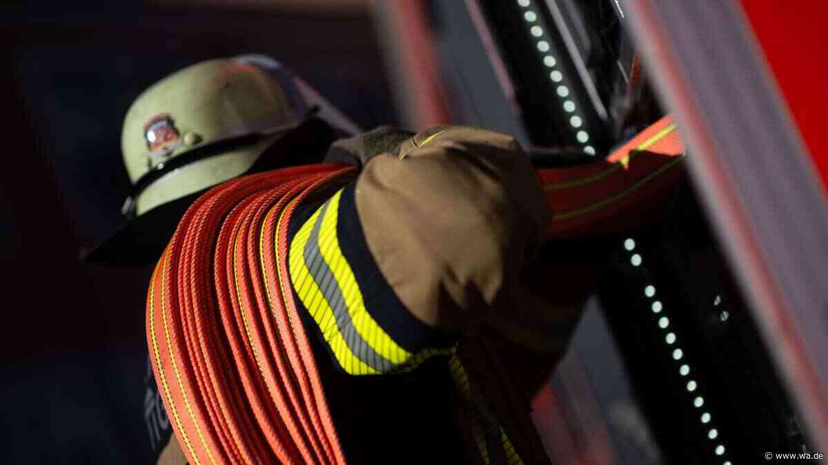Wohnungsbrand in Mehrfamilienhaus – Jugendliche ins Krankenhaus