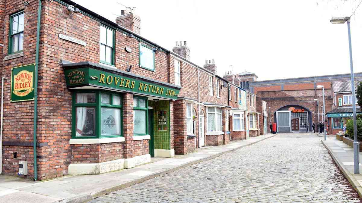 Coronation Street fans say 'welcome back' as soap favourite returns to screens