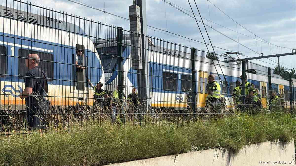 Vechtpartij met mes in sprinter, passagier trekt aan noodrem