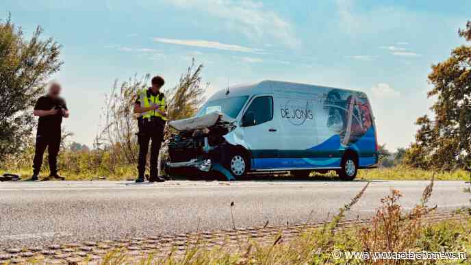Botsing tussen bestelbus en vrachtwagentje zorgt voor vertraging op N201