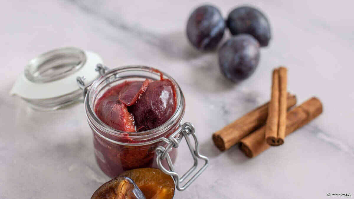 Pflaumenkompott wie bei Oma: Mit diesen Tipps gelingt er ganz einfach mit und ohne Zucker