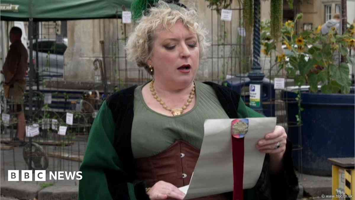 Marilyn Monroe impersonator becomes new town crier