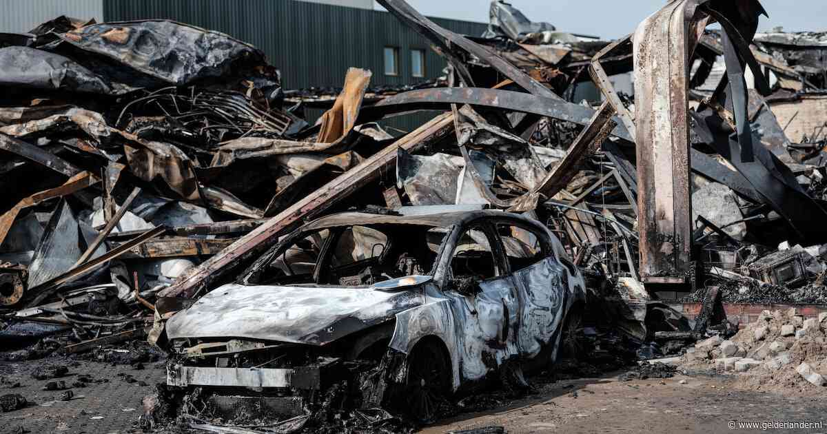 Frank sluit nietsvermoedend de deur, diezelfde avond verwoest een brand zijn bedrijf: ‘Ik was machteloos’