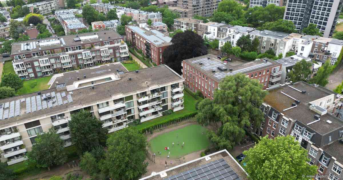 Nieuw schooljaar is weer begonnen, maar rond speelveld De Buut staat nog steeds geen hoog hek