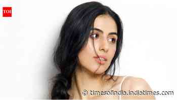 Akshay’s niece Simar lands second film, to star opposite Roshan