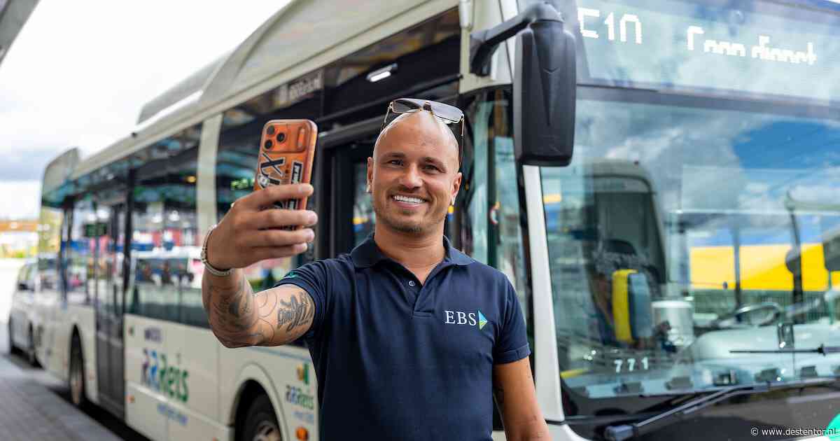 Gino (32) dacht nooit buschauffeur te kunnen worden, nu brengt hij reizigers een glimlach op hun gezicht