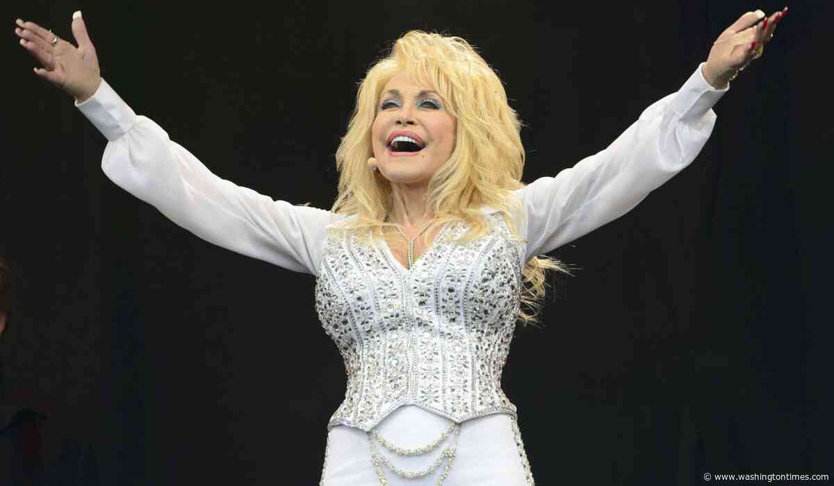 CNN apologizes to Dolly Parton's family for airing photo of Las Vegas impersonator