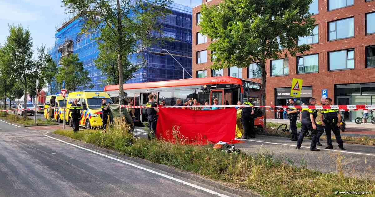 Fietser zwaargewond na aanrijding met bus in Amsterdam-Noord