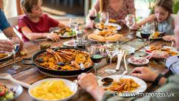Tourists buy paella in Spain in beautiful spot – but are horrified when bill arrives