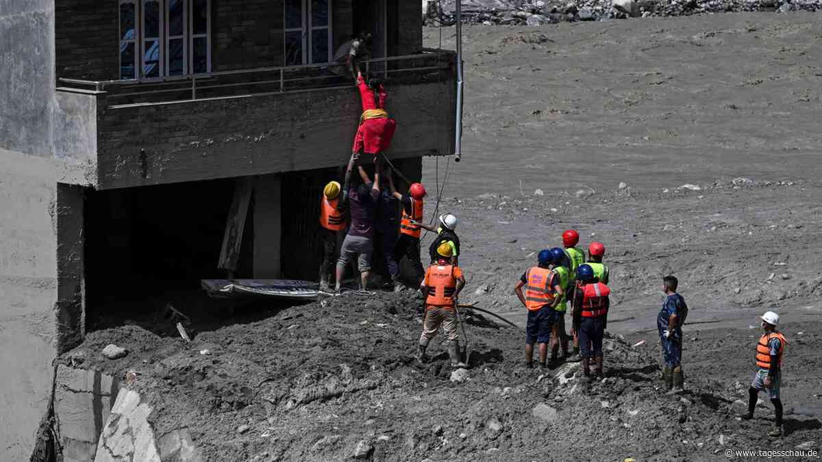 Nach Sturzflut im Himalaya - Mehr als 380 Tote und hunderte Vermisste