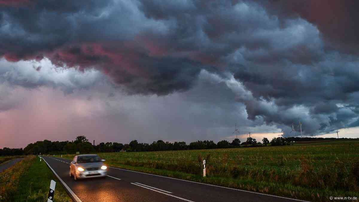 Wenn es blitzt und stürmt: Sicher im Auto bei Gewitter – worauf es jetzt ankommt