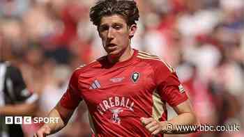 Rotherham sign Salford midfielder Austerfield