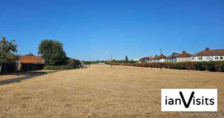 London’s Pocket Parks, Holmsdale Tunnel Open Space, Waltham Cross, EN8