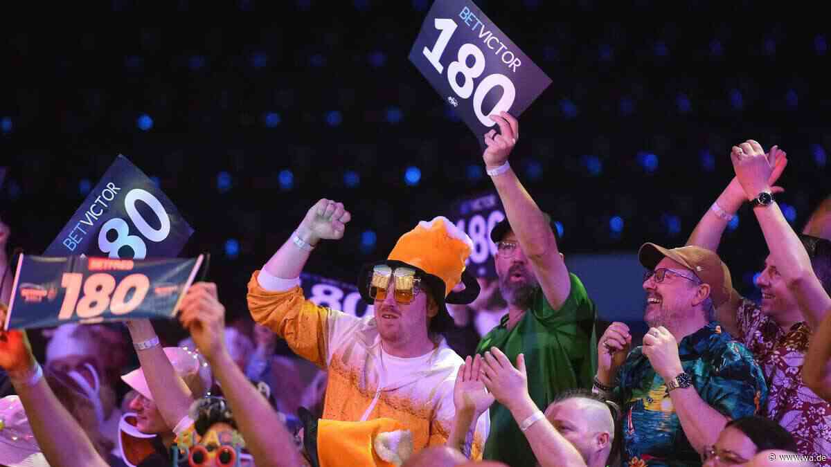 Ein Hauch von „Ally Pally“: Zentralhallen richten Dartsturnier aus – mit Walk-on, Party und Kostümen