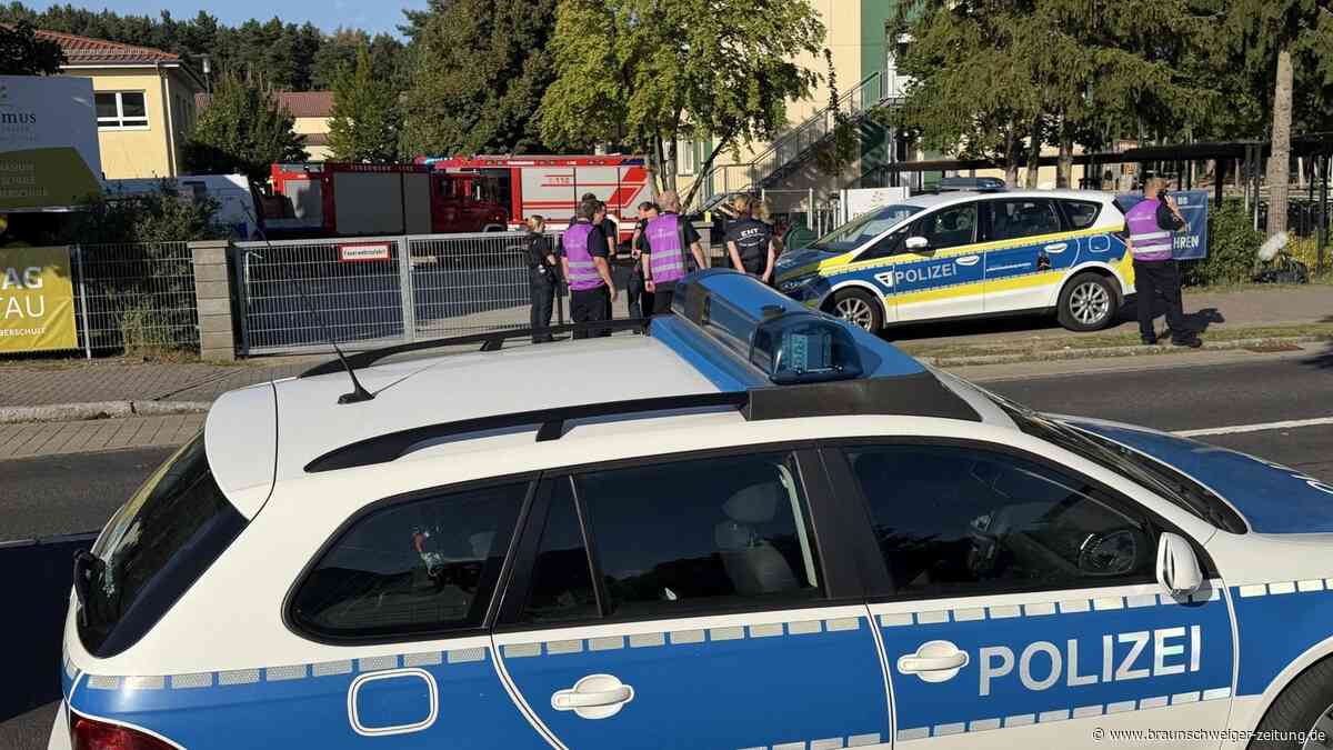 Gewalttat an Privatschule nahe Berlin: Schülerin und Hausmeister getötet