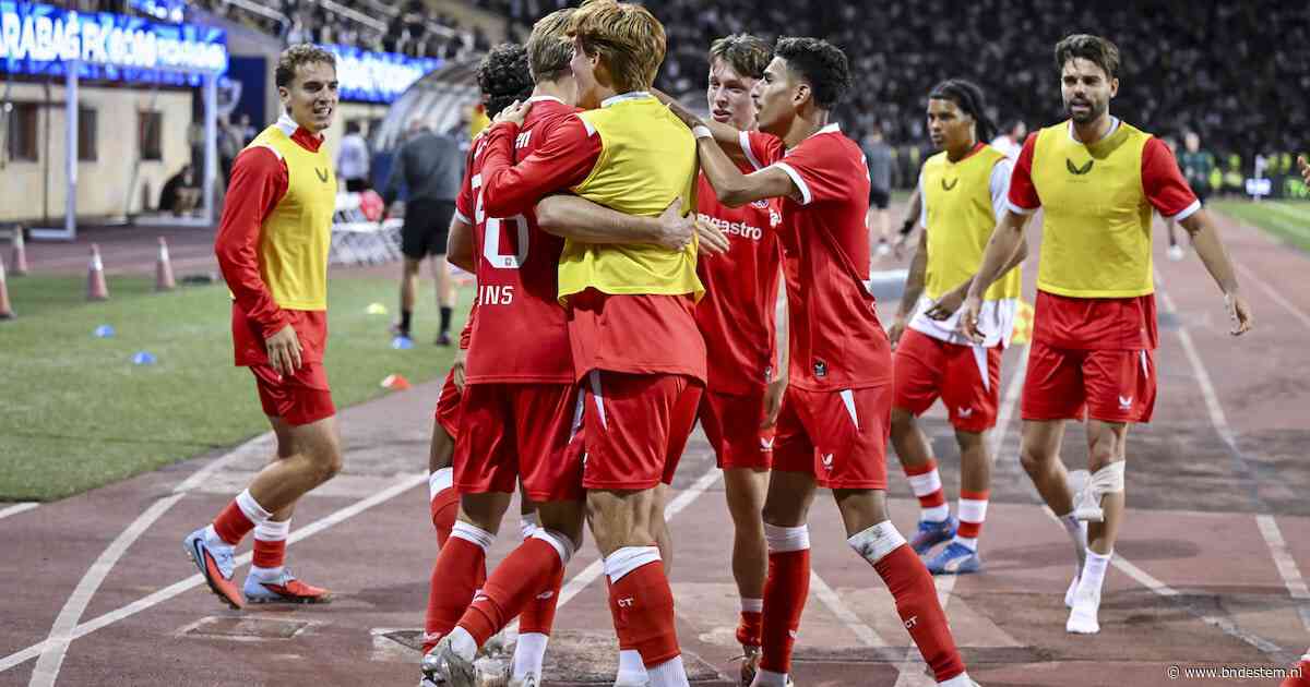 FC Twente plaatst zich dankzij spectaculaire comeback bij Qarabag voor Conference League