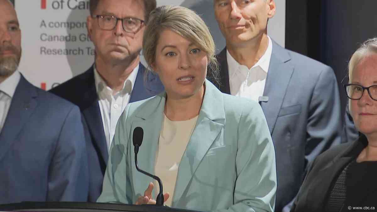 Canada 'will continue to fight' for auto jobs, says industry minister
