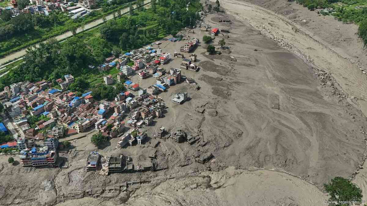 Nepal: "Sehr großer Bergsturz" - und obendrauf ein Gletscher
