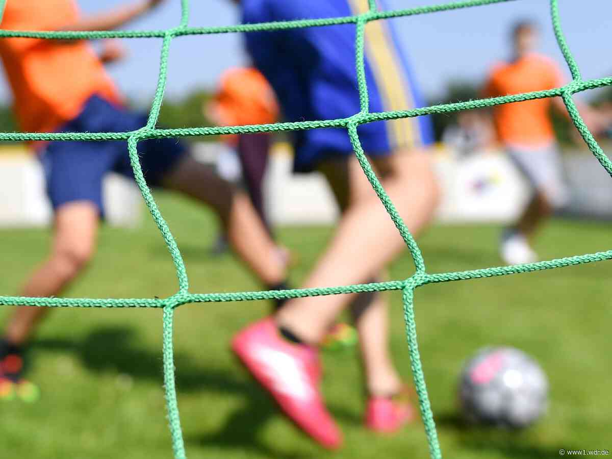 Durch die Hitze: Vier Kunstrasenplätze in Bonn gesperrt