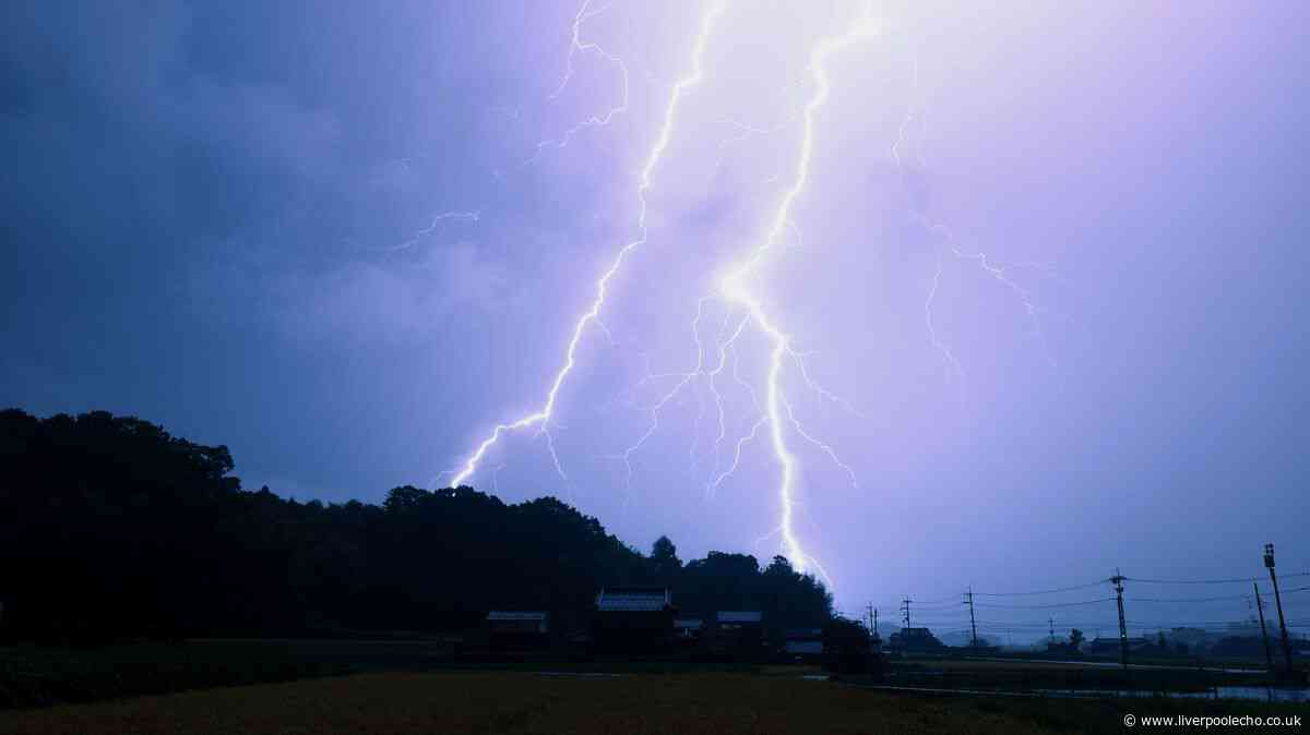 Met Office urges Merseyside residents to prepare emergency kit as thunderstorms hit