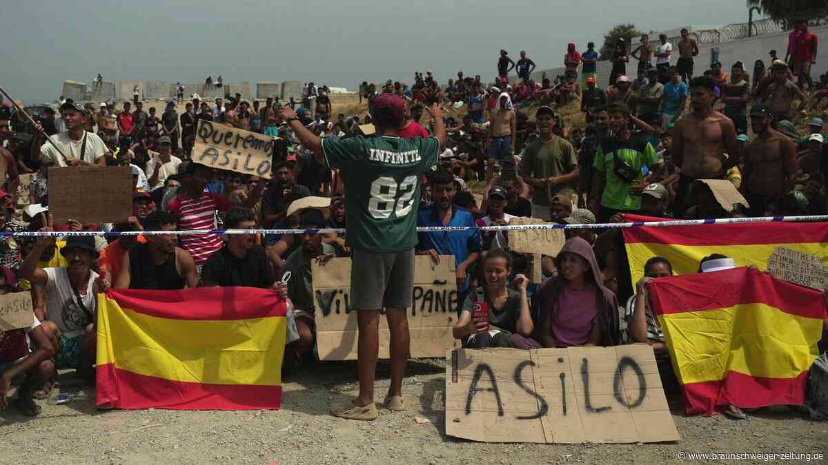 „Sie sollen gehen!“: Demonstranten in Ceuta fordern Abschiebungen