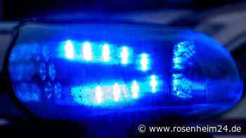 Auto gerät auf B20 bei Ainring auf Gegenfahrbahn und kracht in VW – Zwei Personen schwer verletzt