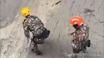 Hundreds rescued from tunnel in Nepal floods