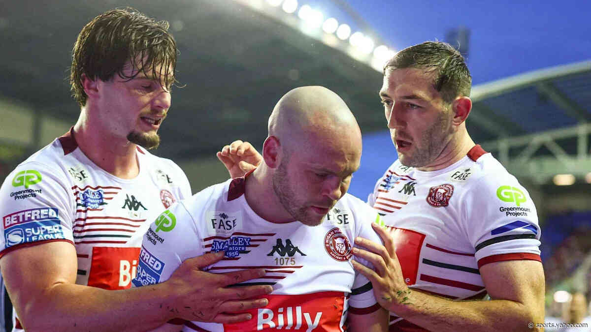 Wigan thrash Hull KR on night of tributes for Boston