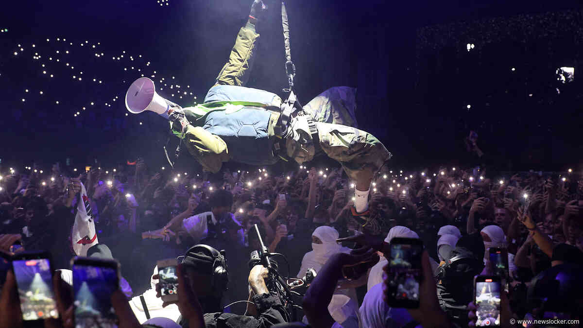 Helikopters, een SWAT-team, een militair schip: A$AP Rocky pakt groots uit in Ziggo Dome, waardoor rappen bijzaak voelt
