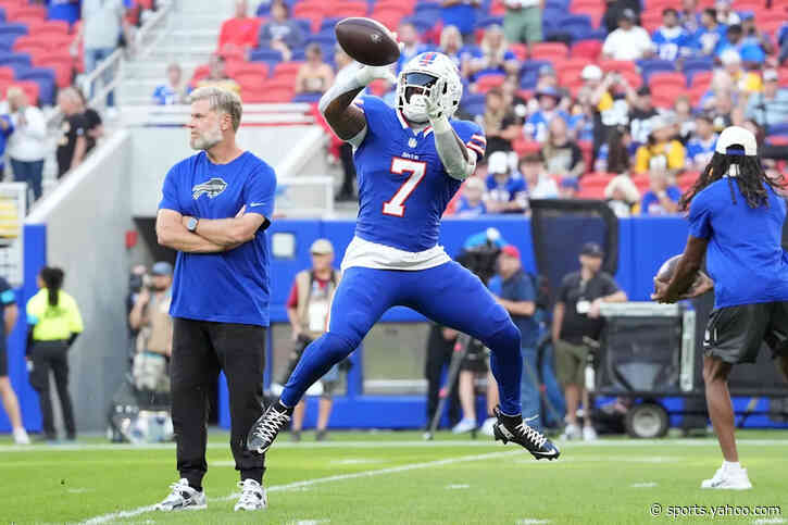 Bills' Ray Davis victimized by hilarious announcer's jinx on muffed punt