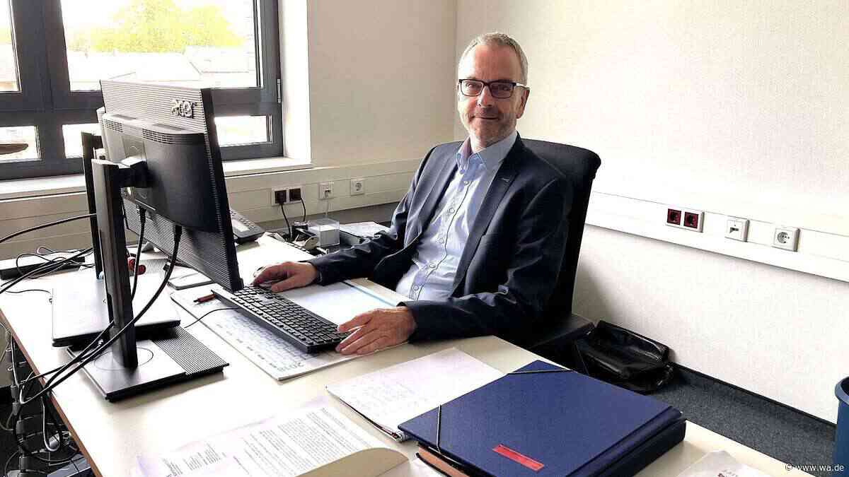 Kämmerer Dirk Carbow geht, während es die Gemeinde finanziell krachen lässt