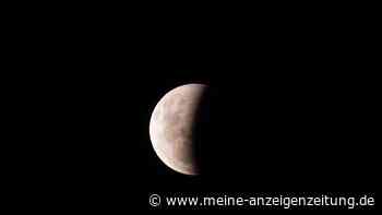 Partielle Mondfinsternis läuft: Kernschatten der Erde hat bereits den halben Mond „verschluckt“