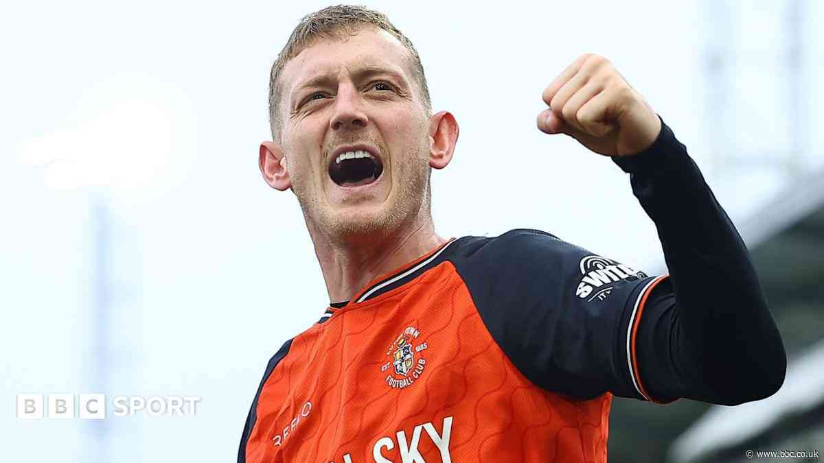 Bromley sign midfielder Saville from Luton