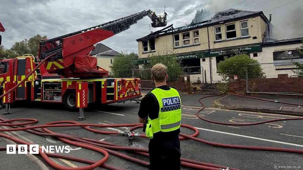 Youths seen at Full Monty club before fire - police