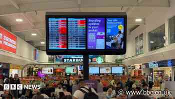 Lightning strike disrupts flights at Luton Airport